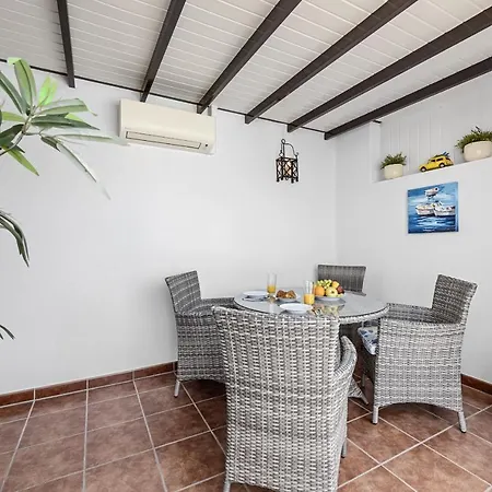 Hola Arnage Pool View Apartman *