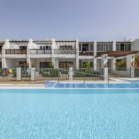 Hola Arnage Pool View