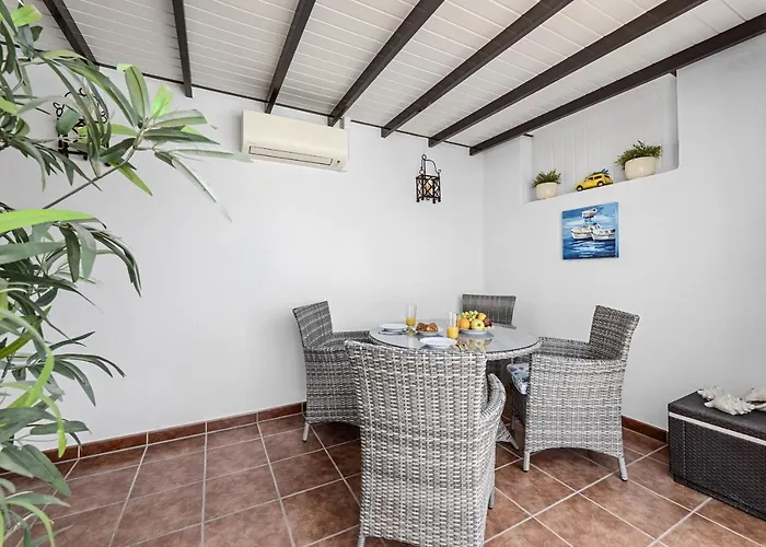 Hola Arnage Pool View Appartement *